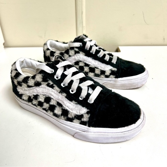 Vans Old Skool Sherpa Faux Fur Black White Checker Shoes Women's Size 5 - Picture 3 of 9